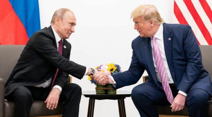 El presidente de EEUU, Donald Trump, aseguró hoy que acordó con su homólogo ruso, Vladimir Putin, negociar el fin a la guerra en Ucrania.