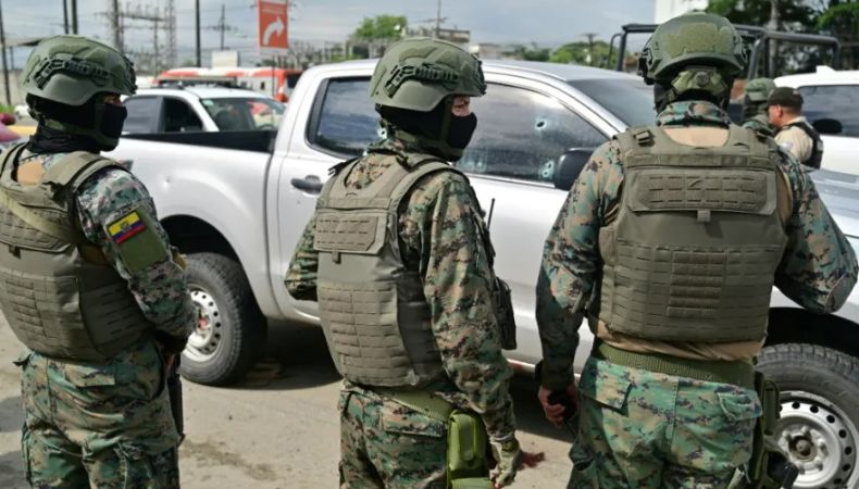 Un coronel de las Fuerzas Armadas de Ecuador a cargo operativos contra el narcotráfico fue asesinado a tiros este viernes cerca de la penitenciaría de Guayaquil.