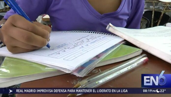El 70% de los alumnos que finaliza primaria en América Latina presenta dificultades en la lectura, según indica un estudio del Banco Mundial.