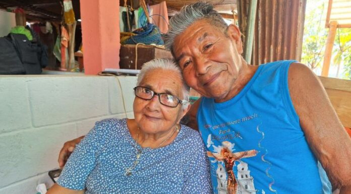 Con el pasar de los años, Antonio y Clarita siguen igual o más enamorados que el primer día que se conocieron.