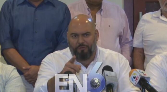 “Se te tendría que haber expulsado hace años”, sentenció Saade, presidente de ARENA, sobre la diputada Marcela Villatoro.