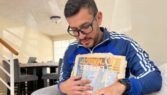 Raúl lleva su pasión por el fútbol a otro nivel coleccionando piezas Raúl llevó su pasión por el fútbol a otro nivel con un museo donde colecciona, restaura y diseña todo lo relacionado con este deporte.