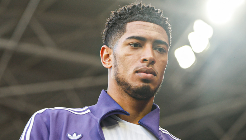 Bellingham vio la tarjeta roja cerca del final del primer tiempo tras un supuesto insulto al árbitro del duelo entre el Madrid y Osasuna.