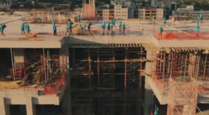 El presidente Nayib Bukele informó este domingo que la construcción del hospital Rosales ya tiene un 90% de avance.