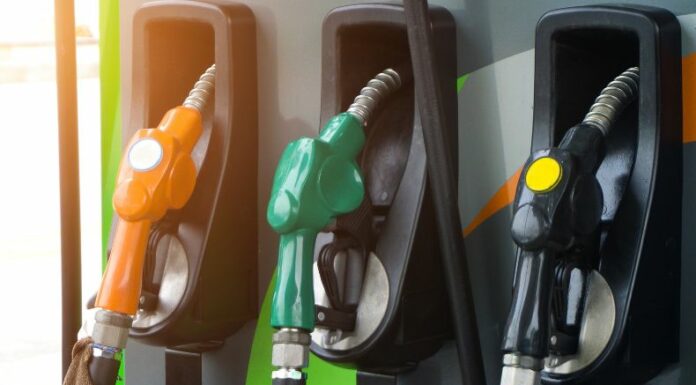 La Dirección General de Energía, Hidrocarburos y Minas publicó los respectivos precios de los combustibles vigentes a partir de mañana.