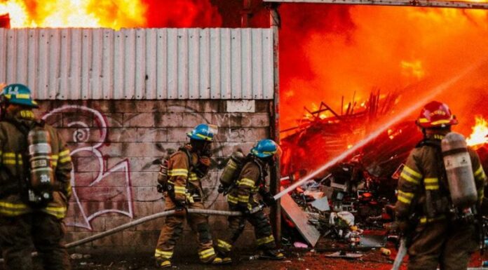 Un incendio estructural se registró esta tarde en una chatarrera ubicada en el municipio de San Salvador Centro.