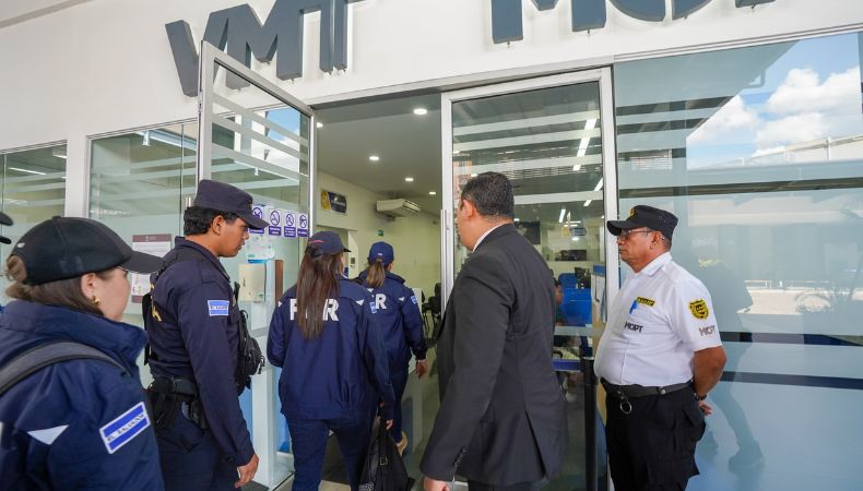 Los procedimientos se ejecutaron simultáneamente en las instalaciones del Viceministerio de Transporte con sedes en San Salvador y San Miguel.