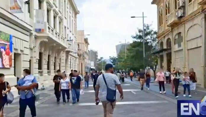 4 de cada 10 salvadoreños trabajan más de 44 horas semanales La última entrega del Censo 2024 del BCR indicó que 1.1 millones de salvadoreños trabajan más de 44 horas semanales.