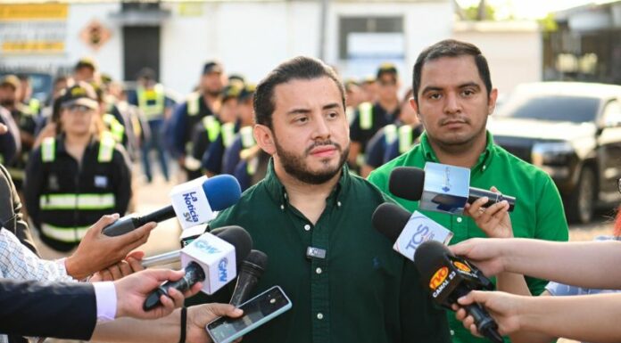 Tras el operativo anticorrupción en oficinas del VMT, autoridades ejecutan inspecciones en escuelas de manejo y empresas examinadoras.