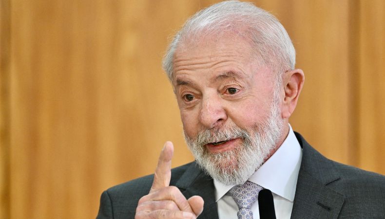 El presidente de Brasil, Luiz Inácio Lula da Silva, criticó el jueves a su par estadounidense Donald Trump y le pidió 