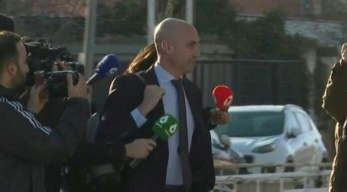 La Audiencia Nacional condenó este jueves al expresidente de la Real Federación Española de Fútbol a 18 meses de multa con cuota de 20 euros al día por un delito de agresión sexual.