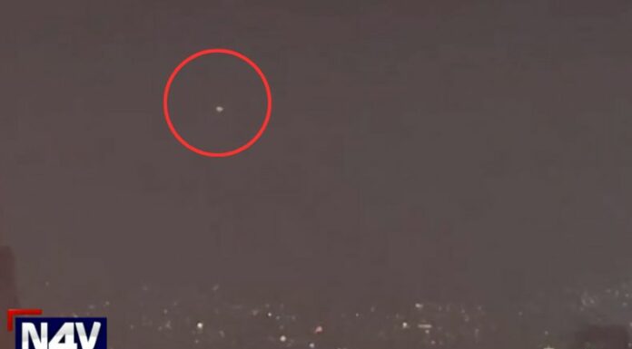 Hace unos días, un fanático de la astronomía captó en el cielo lo que parece ser un avistamiento ovni en San Salvador.