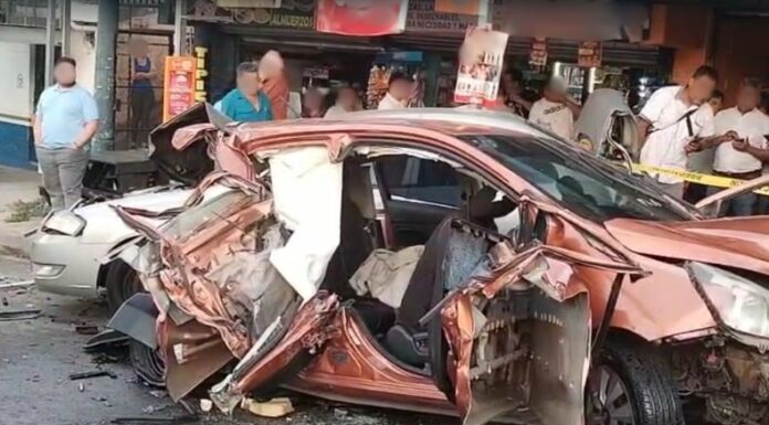 Esta tarde, un múltiple accidente de tránsito se registró en la Urbanización Loma Linda en las cercanías del Estadio Cuscatlán.
