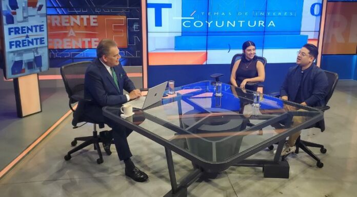 Ha sido dirigida y producida por el salvadoreño Ronald Algarin. 