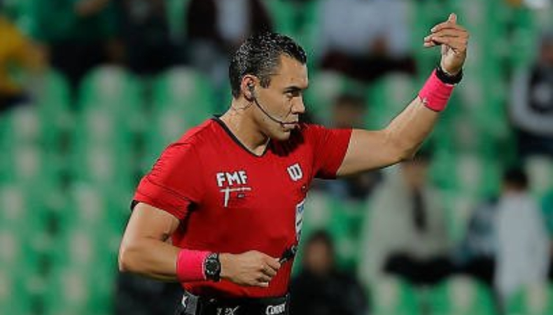 Árbitro sería sancionado por pedirle un autógrafo a Messi Árbitro sería sancionado por pedirle un autógrafo a Messi.