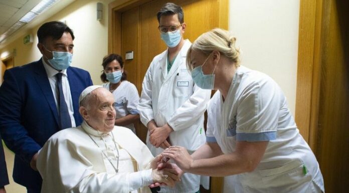 Papa Francisco pasó una noche tranquila, informa el Vaticano