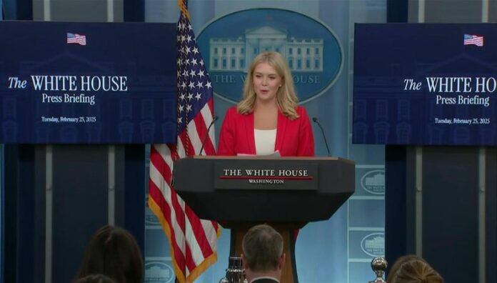 Casa Blanca decidirá qué periodistas asistirán a eventos de Trump La Casa Blanca anunció el martes que decidirá qué periodistas tienen acceso a los eventos del presidente Donald Trump.