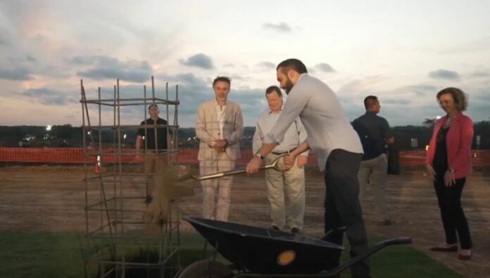 Bukele coloca primera piedra del Aeropuerto del Pacífico El presidente Bukele colocó la primera piedra para la construcción del nuevo Aeropuerto del Pacífico en La Unión.