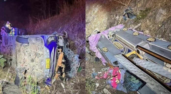 Un aparatoso accidente de autobús cobró la vida de 18 personas y dejó más de una decena de lesionados en Tailandia.