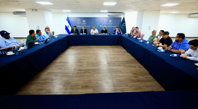 El “Bolillo” se reunió con los dirigentes de la Primera División para lograr acuerdos en beneficio de la Selecta,