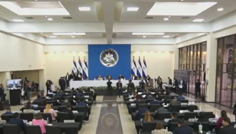 Por primera vez, una misma legislatura ratificó una reforma constitucional, para derogar el artículo 210 que contiene la deuda política.