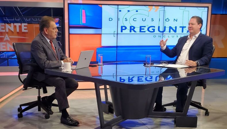 La obra se encuentra en un 98 % en el Aeropuerto de El Salvador. Contará con 122 counters y ya trabajan en proyecto de edificio de parqueos.