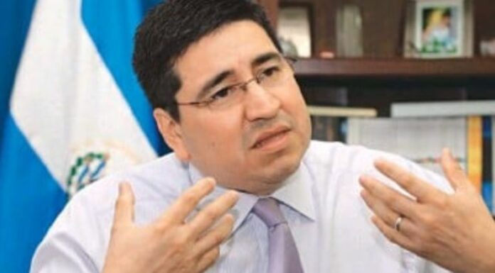 De acuerdo con las investigaciones, el exparlamentario, Douglas Avilés no pudo justificar tres irregularidades en depósitos bancarios, pagos de tarjetas e ingresos.