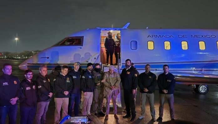 Confirman extradición a EEUU de Rafael Caro Quintero “El Narco de Narcos” México confirmó la extradición de 29 personas vinculadas al tráfico de drogas, entre ellos Rafael Caro Quintero “El Narco de Narcos”.