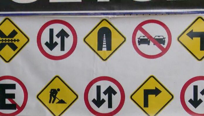 ¿Cómo tramitar una licencia de conducir Conducir un vehículo o motocicleta es sinónimo de responsabilidad, por lo que es necesario contar con una licencia.