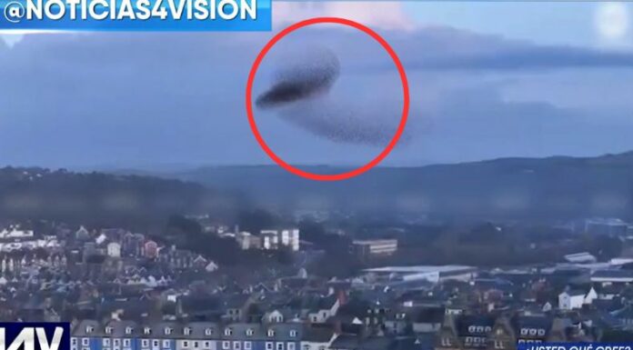 En Reino Unido captaron una enorme sombra negra que se mueve por el cielo de una forma muy particular y extraña.