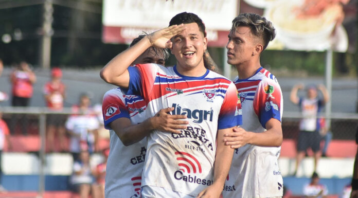 Firpo expone su liderato en el Clausura 2025 al visitar a Municipal Limeño que vive una buena racha en el torneo.