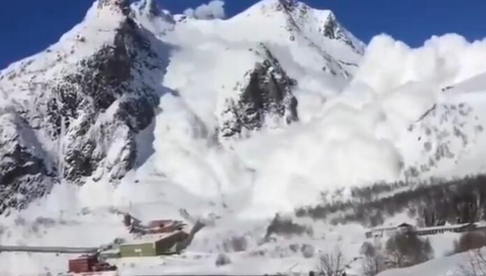 Cuatro muertos y al menos cinco desaparecidos tras avalancha de nieve
