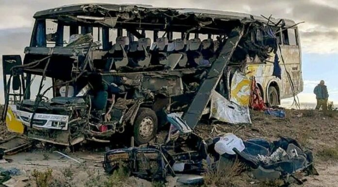 Un choque entre dos autobuses dejó como saldo 37 fallecidos y al menos 39 heridos.