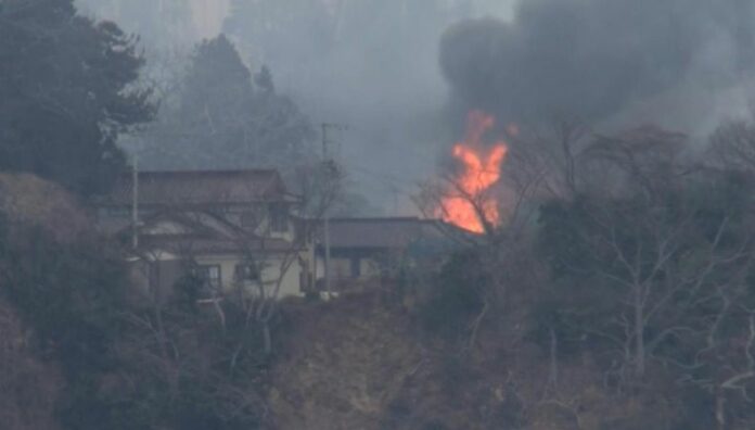 Japón más de 2,000 bomberos luchan para sofocar voraz incendio forestal Más de 2,000 bomberos están luchando contra el mayor incendio forestal en tres décadas en Japón, que ya ha arrasado más de 2,000 hectáreas.