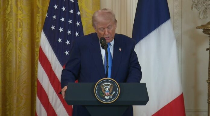 Los aranceles del 25% a las importaciones de México y Canadá anunciados por Donald Trump entraron en vigor este martes.