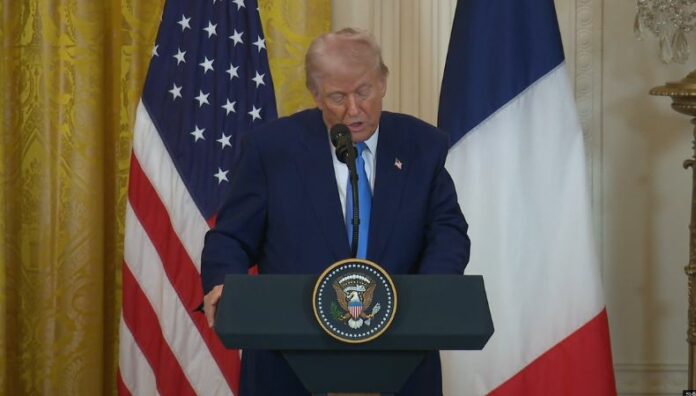 EE.UU. activa nuevas tarifas de aranceles a México y Canadá Los aranceles del 25% a las importaciones de México y Canadá anunciados por Donald Trump entraron en vigor este martes.