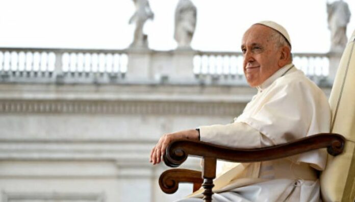 El Vaticano: Tras dos episodios de insuficiencia respiratoria aguda que sufrió ayer el pontífice, el Vaticano informó hoy que