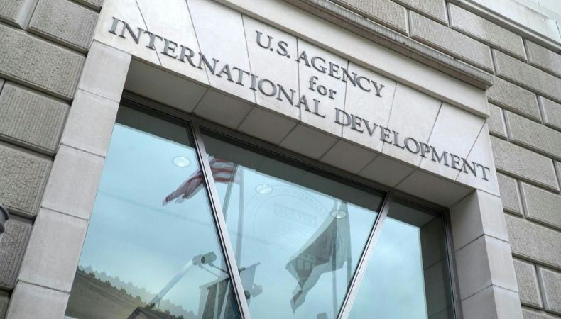 Una Corte Suprema dividida rechazó la orden del gobierno de Trump para congelar casi $2,000 millones en fondos de ayuda externa.