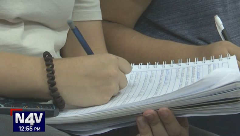 Con el avance de la tecnología y uso de dispositivos electrónicos surge la pregunta ¿existe riesgo de que se pierda la práctica de la escritura a mano?