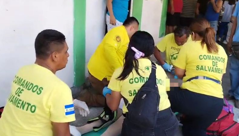 Una mujer falleció y otra resultó lesionada tras ser atropelladas esta tarde en el distrito de Cuscatancingo, San Salvador Centro.