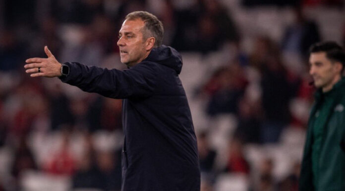 Hansi Flick valoró la heroica victoria del Barcelona en su visita al Benfica en el duelo de ida de los octavos de final de Champions.