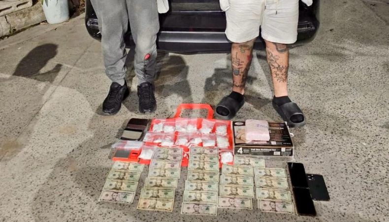Dos hombres fueron capturados con porciones de droga y dinero en efectivo en Nejapa.