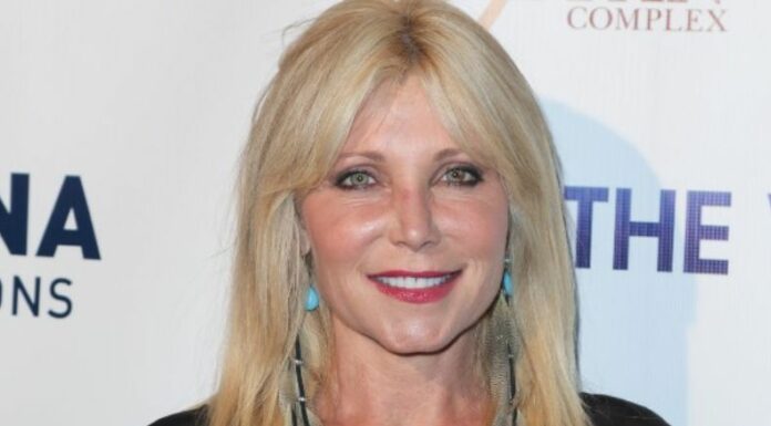 La actriz canadiense Pamela Bach participó en series como Guardianes de la Bahía y Sirens. Su última aparición fue en Mansion of Blood.
