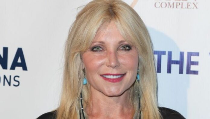 Hollywood de luto encuentran sin vida a la actriz Pamela Bach La actriz canadiense Pamela Bach participó en series como Guardianes de la Bahía y Sirens. Su última aparición fue en Mansion of Blood.