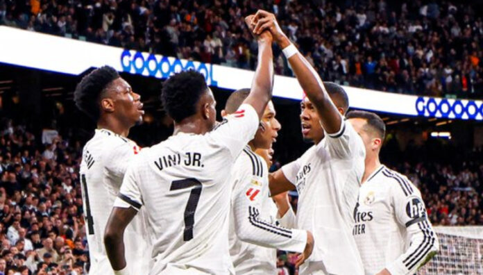 Real Madrid derrotó al Rayo Vallecano Real Madrid derrotó al Rayo Vallecano y con un partido más alcanzó al Barcelona en la cima del campeonato español.