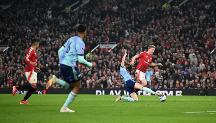 Arsenal empató ante el Manchester United Arsenal empató en su visita al Manchester United y quedó a 15 puntos del líder Liverpool en la pelea por la Premier League.