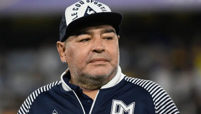 Maradona murió el 25 de noviembre de 2020 Cuatro años después de la muerte de la leyenda del fútbol, la justicia busca determinar eventuales responsabilidades de siete miembros del equipo médico del ídolo.