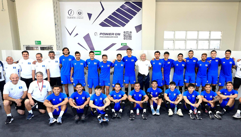 Jorge “Mágico” González visitó a la Selecta y el “Bolillo” Gómez en el segundo día del microciclo de trabajo.