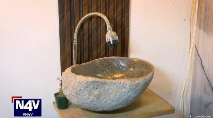 Un ingenioso joven del distrito de Colón encontró en las piedras de un río la materia prima para iniciar su emprendimiento de lavamanos.