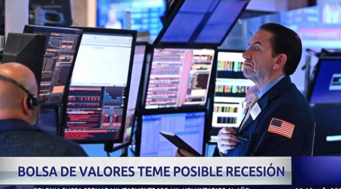 Las políticas comerciales del presidente Trump como los aranceles a productos de México, Canadá y China, han generado pesimismo en el mercado estadounidense y alertan sobre una posible recesión.
